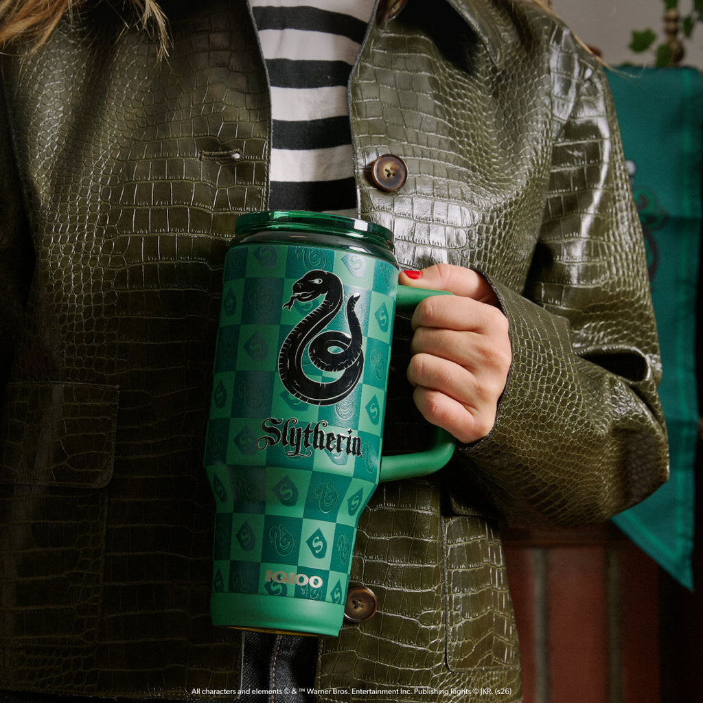 HARRY POTTER HOGWARTS™ House 32 Oz Travel Mug